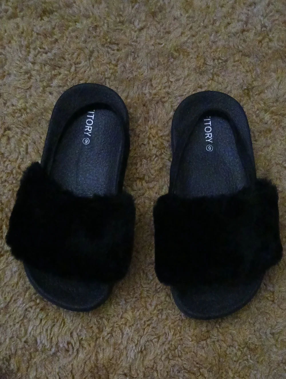 FItory Kids Black Faux Fur Slide Sandals